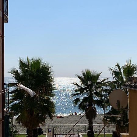 Апартаменты Casa Erika Fronte Mare Варацце Экстерьер фото