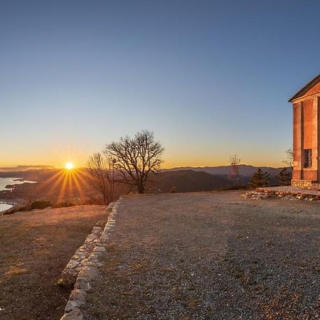 Апартаменты Casa Erika Fronte Mare Варацце Экстерьер фото