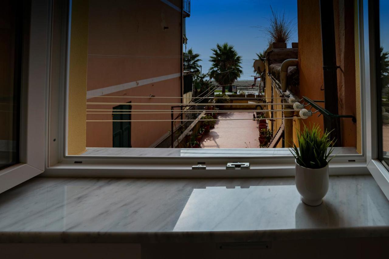 Апартаменты Casa Erika Fronte Mare Варацце Экстерьер фото