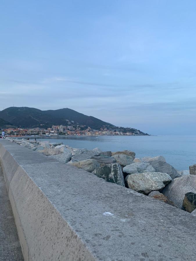 Апартаменты Casa Erika Fronte Mare Варацце Экстерьер фото